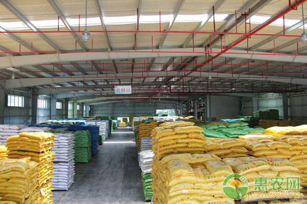 元旦将至，<a href='https://www.cnhnb.com/p/doup/' class='j-href' target='_blank'><span style='color:#FF8001'>豆粕</span></a>能否反弹上涨？2018最新<a href='https://www.cnhnb.com/p/doup/' class='j-href' target='_blank'><span style='color:#FF8001'>豆粕价格</span></a>行情分析